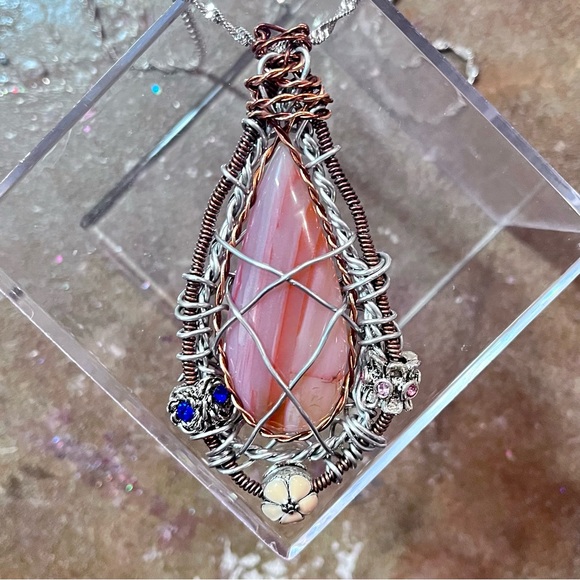 Extravagant Lace Agate Statement Necklace - Picture 3 of 7